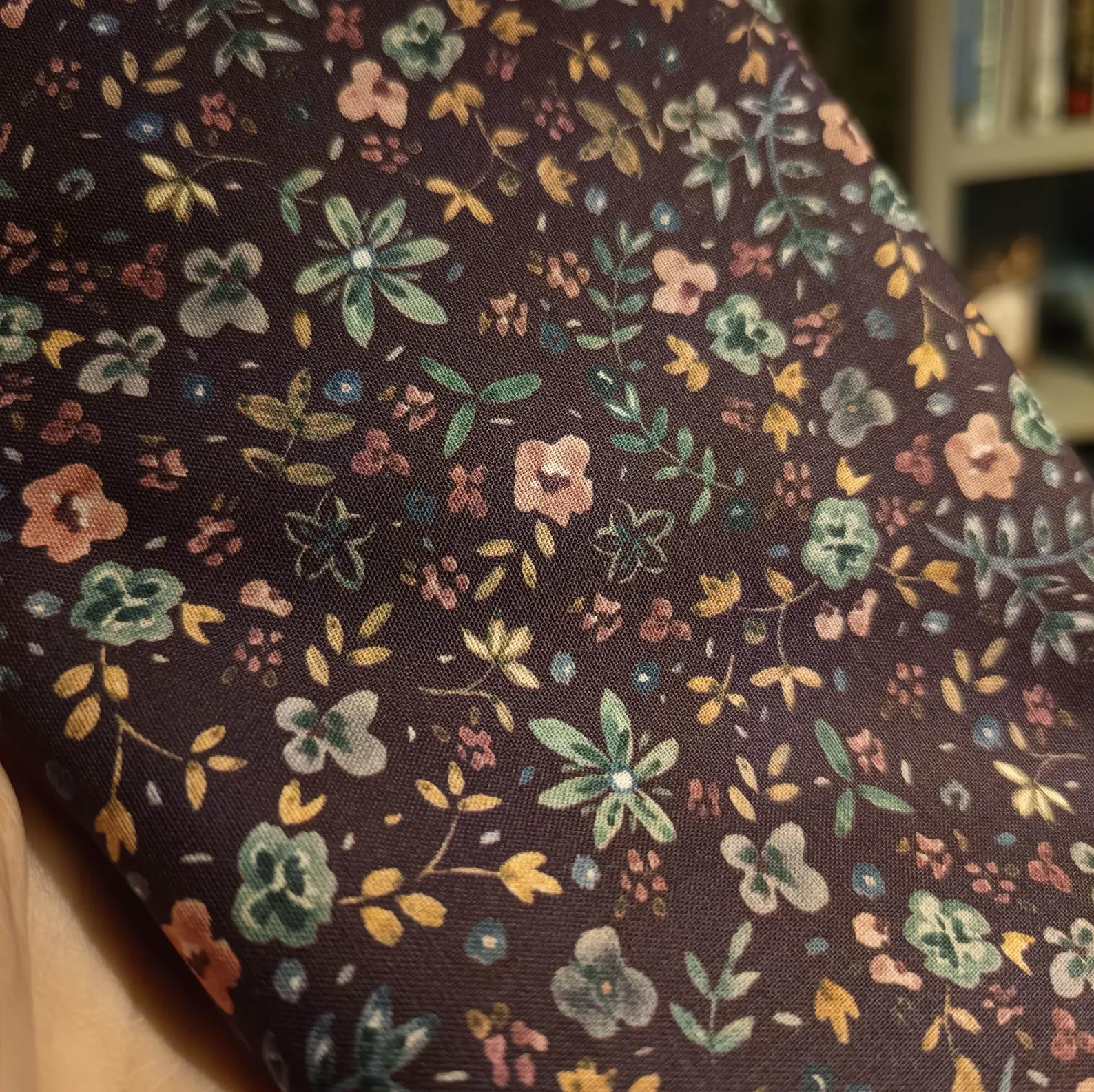 Botanical Flowers 1/12 Scale Queen Anne Style Wing Backed Armchair - 1/12 Scale Dolls House Armchair - Floral Chair - Dollhouse Furniture - Image 4